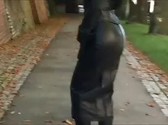 Cô gái tóc vàng lần  ...