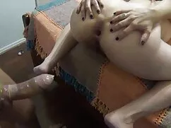 Xoăn mát xa kích dục ...