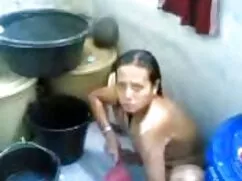 Mặc quần áo, cởi tru ...