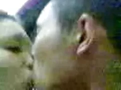 Cô gái massage gai n ...