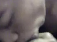 Chị bím tóc em gái s ...