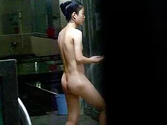 Cô ấy tự massage kic ...